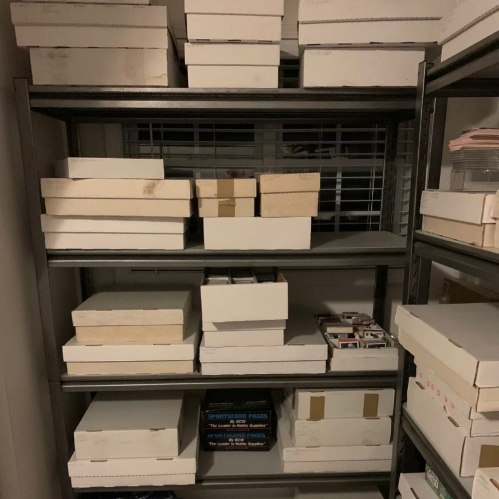1000 sport card lot comes with one graded cards